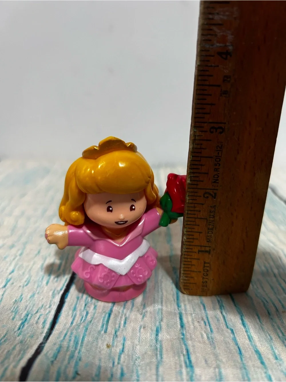 Fisher Price Little People Disney Princess Aurora Red Flowers toy neck Red Rose